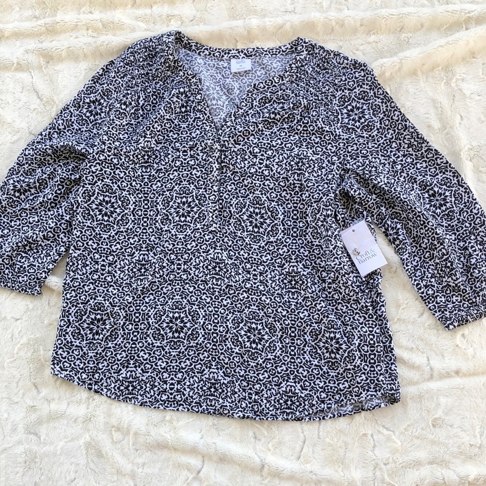 NWT black and White Blouse-M